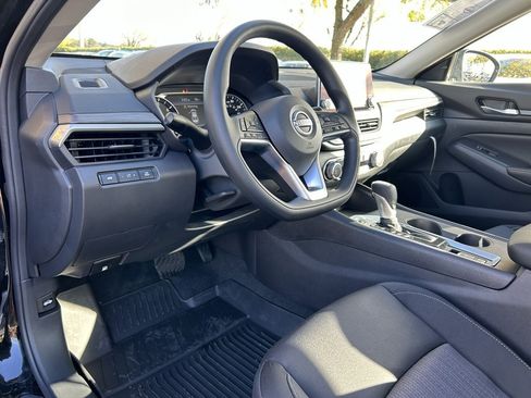 Used 2025 Nissan Altima 2.5 SV image 11