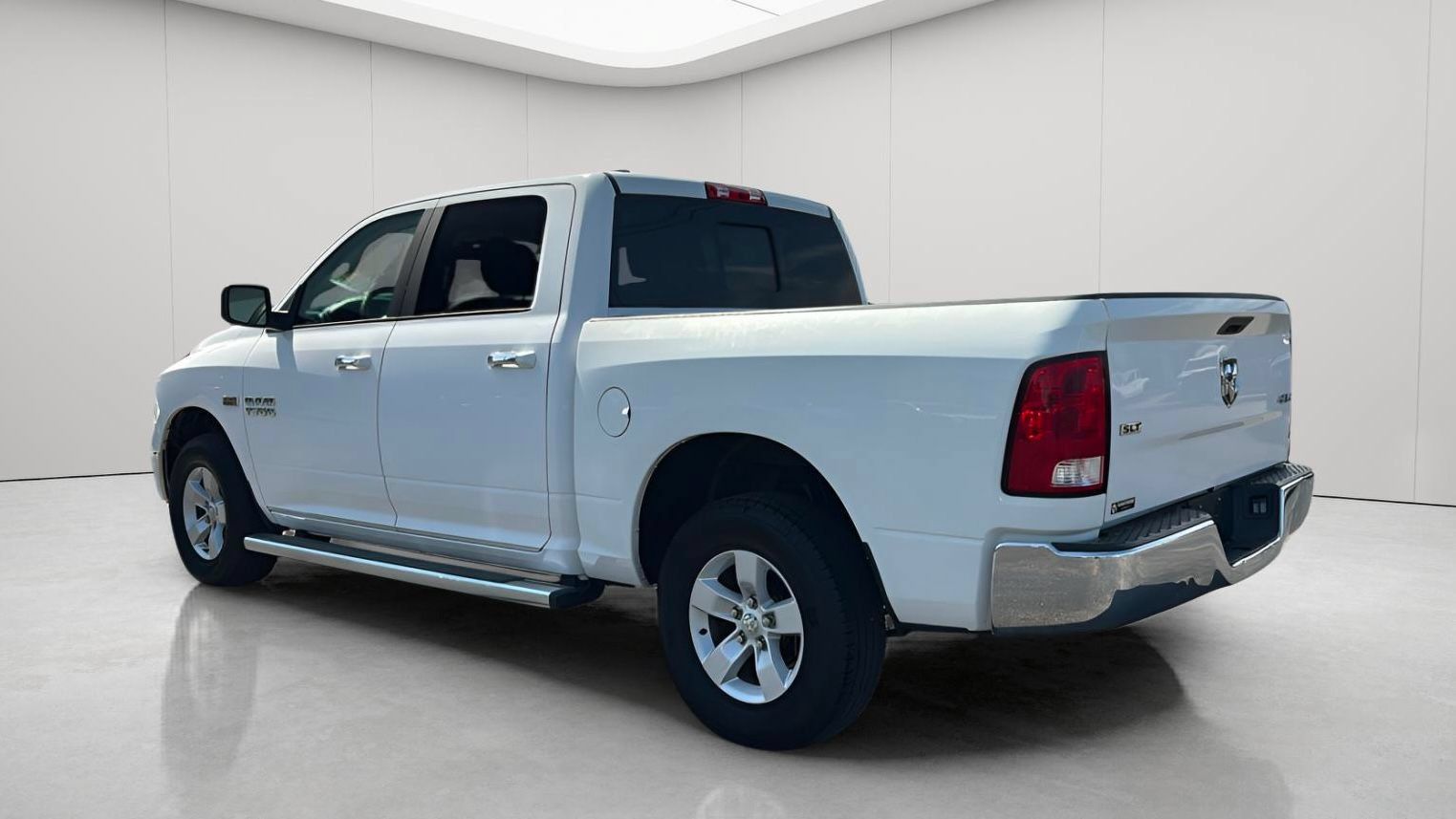 Used 2018 RAM 1500 Classic SLT AWD/4WD image 8