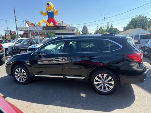 Used 2018 Subaru Outback 3.6R Touring AWD/4WD image 3