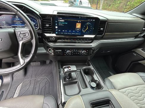 Used 2022 Chevrolet Silverado 1500 ZR2 w/ Technology Package image 13