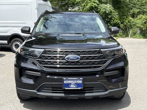 Used 2023 Ford Explorer XLT AWD/4WD image 2