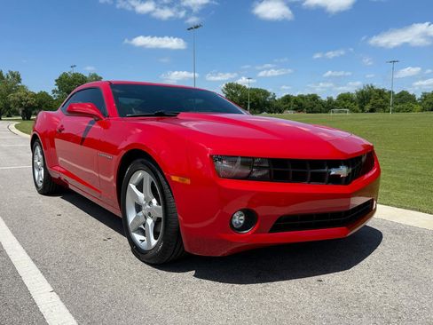 Used 2011 Chevrolet Camaro LT RWD image 2