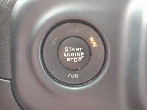 Used 2019 Jeep Wrangler Unlimited Sahara AWD/4WD image 22