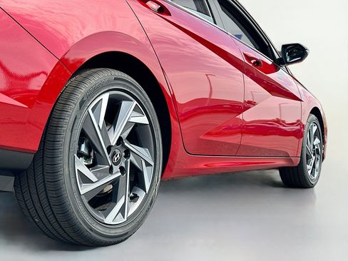 New 2025 Hyundai Elantra Limited image 12