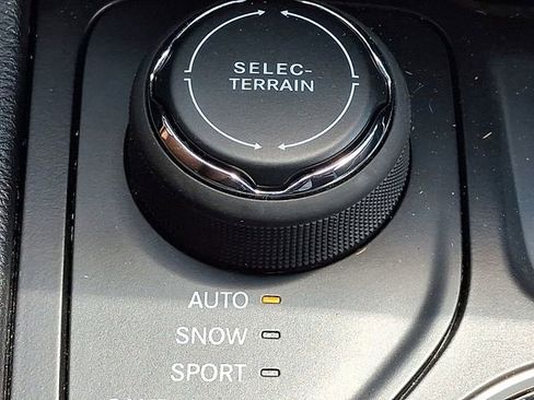Used 2019 Jeep Cherokee Limited AWD/4WD image 20