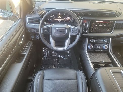 Used 2023 GMC Yukon Denali AWD/4WD image 17