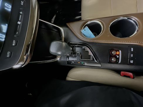 Used 2013 Toyota Avalon XLE Touring FWD image 25