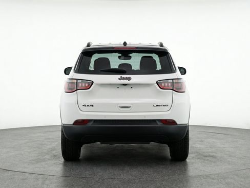 Used 2025 Jeep Compass Trailhawk AWD/4WD image 7