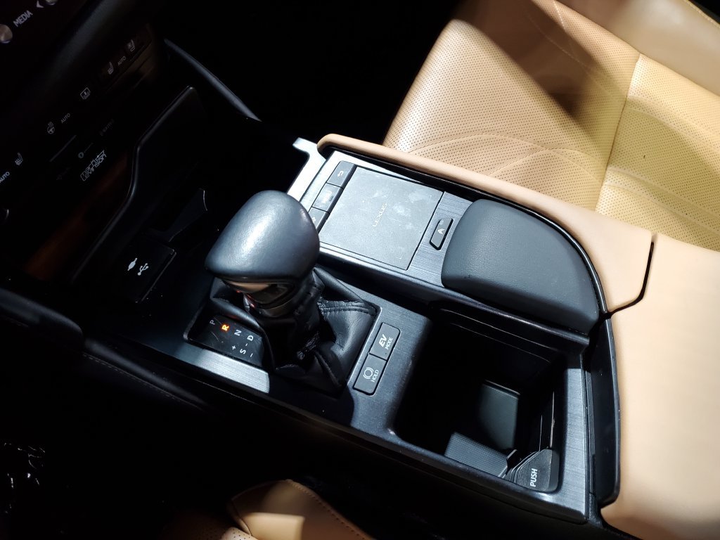 Used 2022 Lexus ES 300h w/ Accessory Package FWD image 34