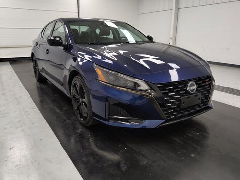 Used 2023 Nissan Altima 2.5 SR FWD image 13