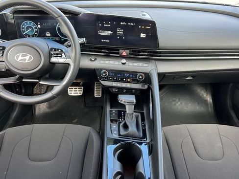 Certified 2025 Hyundai Elantra SEL FWD image 17