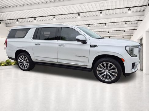Used 2021 GMC Yukon XL Denali w/ Denali Premium Package AWD/4WD image 14
