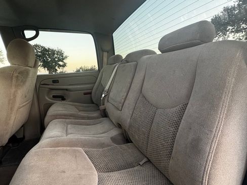 Used 2004 Chevrolet Silverado 3500 2WD Crew Cab w/ Heavy-Duty Power Package image 12