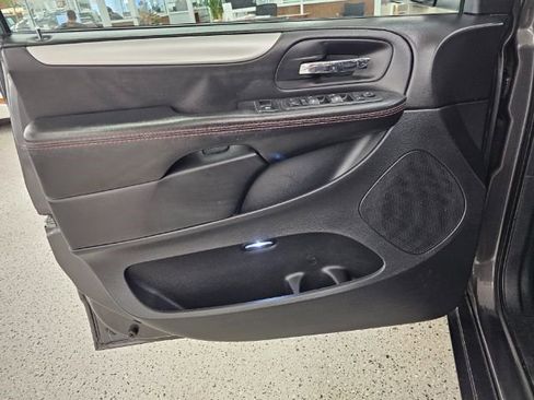 Used 2017 Dodge Grand Caravan GT image 27