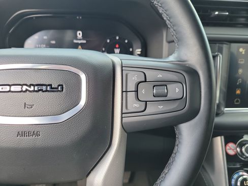 Used 2024 GMC Yukon XL Denali AWD/4WD image 32