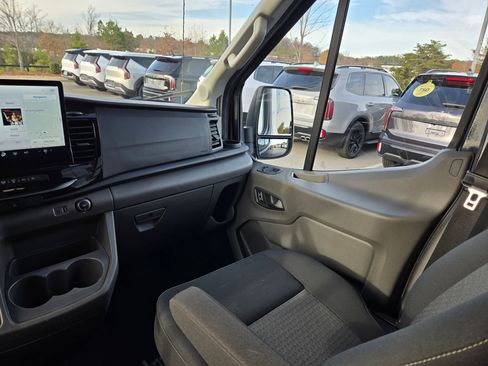Used 2023 Ford Transit 350 XLT image 18