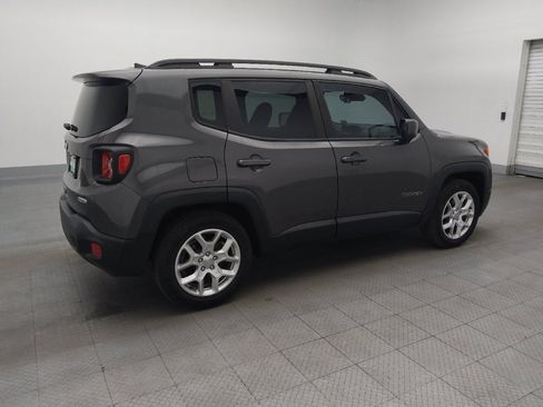 Used 2018 Jeep Renegade Latitude FWD image 10