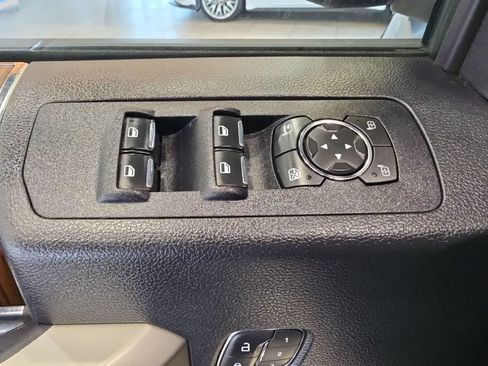 Used 2019 Ford F150 Lariat w/ Equipment Group 502A Luxury AWD/4WD image 24