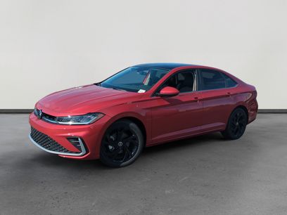 Used 2025 Volkswagen Jetta SE w/ Sunroof Package