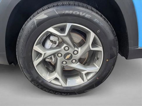 Used 2025 Chevrolet Trax LT FWD image 22