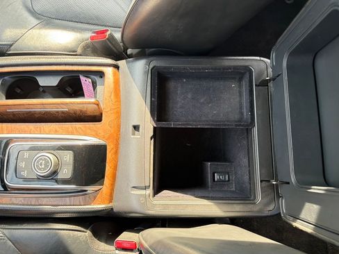 Used 2021 Nissan Armada SL w/ Captain's Chairs Package image 19