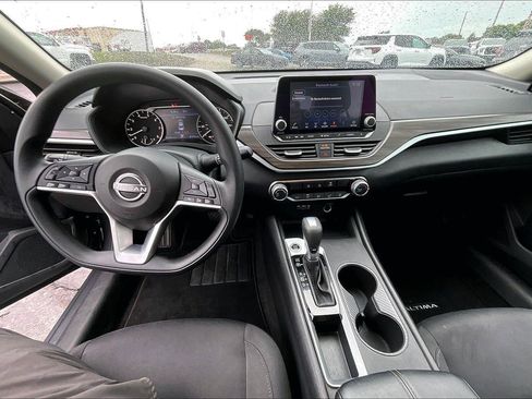 Used 2025 Nissan Altima 2.5 SV FWD image 16