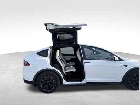 Used 2022 Tesla Model X Plaid image 27