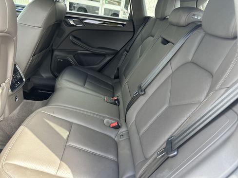 Used 2025 Porsche Macan AWD/4WD image 12