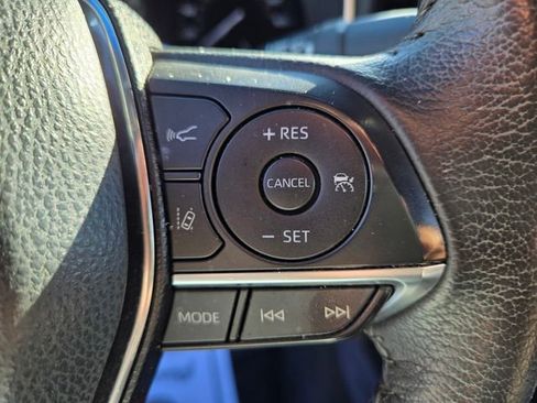 Used 2022 Toyota Avalon XLE image 18