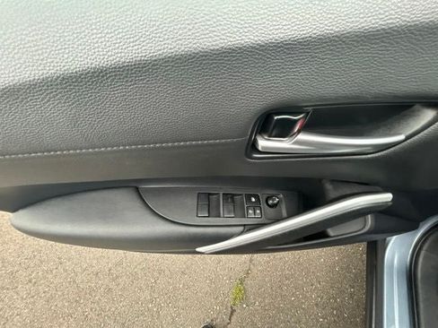 Used 2025 Toyota Corolla Cross XLE FWD image 19