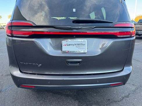 Used 2021 Chrysler Pacifica Touring w/ S Appearance Package image 25