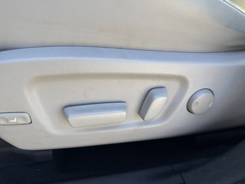 Used 2018 Toyota Highlander XLE image 19