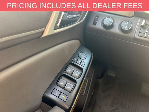 Used 2017 GMC Yukon XL Denali w/ Open Road Package AWD/4WD image 12
