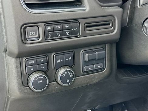 Used 2022 Chevrolet Tahoe Z71 w/ Luxury Package AWD/4WD image 10