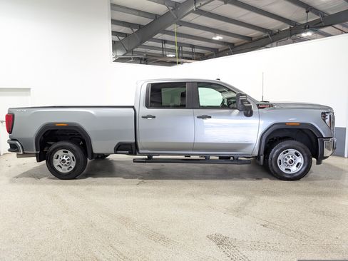 Used 2024 GMC Sierra 2500 Pro AWD/4WD image 2