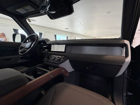 Used 2024 Land Rover Defender 110 X-Dynamic SE image 26