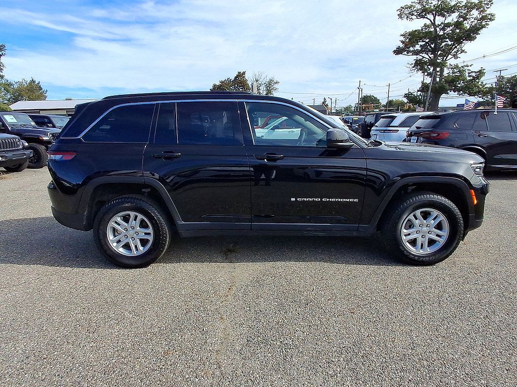 Used 2025 Jeep Grand Cherokee Laredo w/ Luxury Tech Group I AWD/4WD image 9