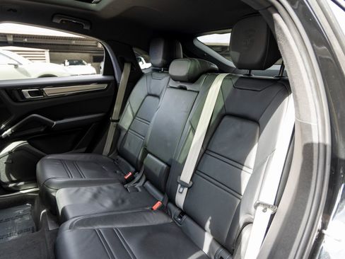 Certified 2023 Porsche Cayenne Platinum Edition w/ Performance Package image 44