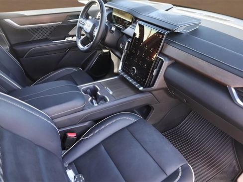 Used 2024 GMC Acadia Denali w/ Super Cruise Package image 29