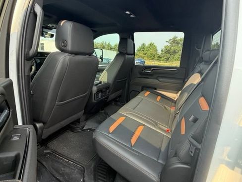 Used 2025 GMC Sierra 3500 AT4 w/ AT4 Premium Plus Package AWD/4WD image 8