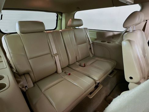 Used 2010 Chevrolet Suburban LTZ AWD/4WD image 30