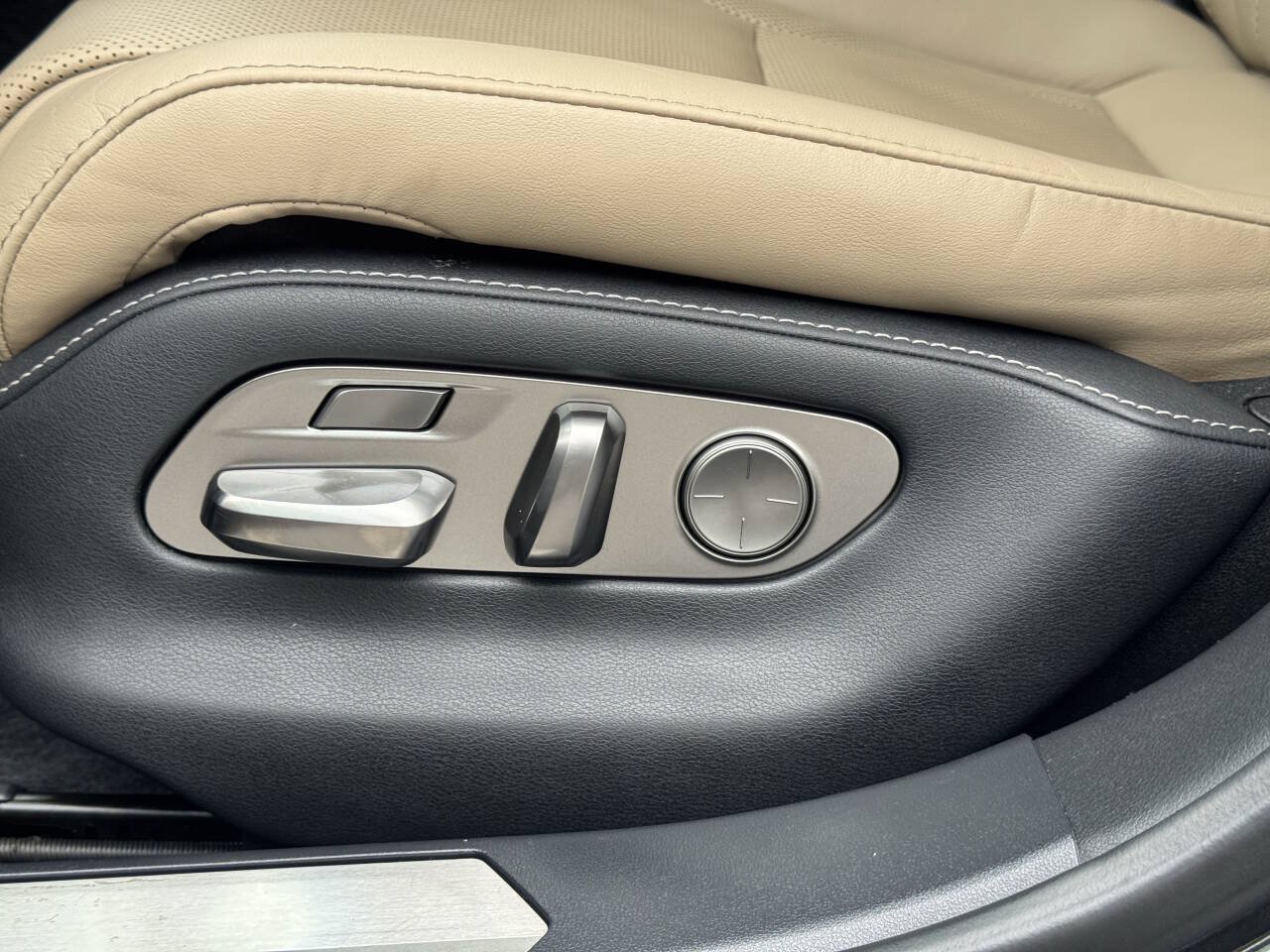 Used 2021 Lexus LS 500 AWD w/ Accessory Package (Z1) image 15