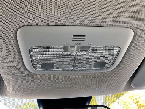 Used 2018 Toyota Corolla LE image 32