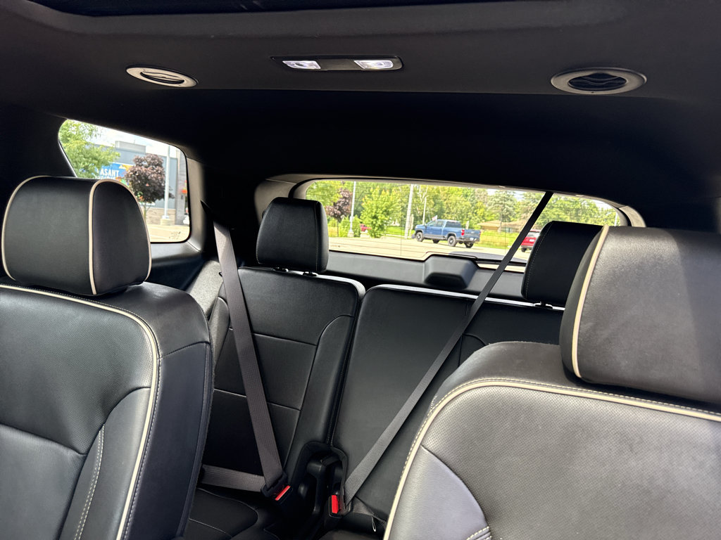 Used 2023 Chevrolet Traverse Premier w/ Redline Edition AWD/4WD image 30