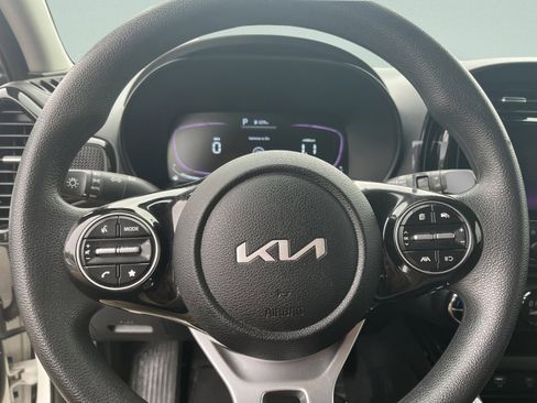 Used 2023 Kia Soul S FWD image 18