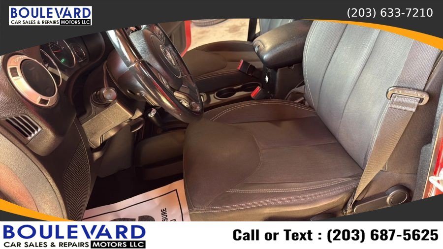 Used 2016 Jeep Wrangler Unlimited Sahara AWD/4WD image 22