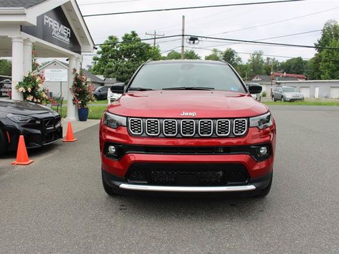 Used 2025 Jeep Compass Limited AWD/4WD image 3