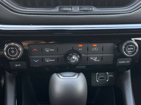New 2026 Jeep Compass Latitude AWD/4WD image 30