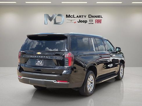 Used 2025 Chevrolet Suburban LT RWD image 5