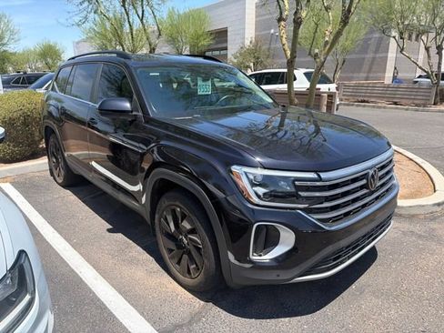 Used 2024 Volkswagen Atlas SE w/ Black Wheel Package AWD/4WD image 4